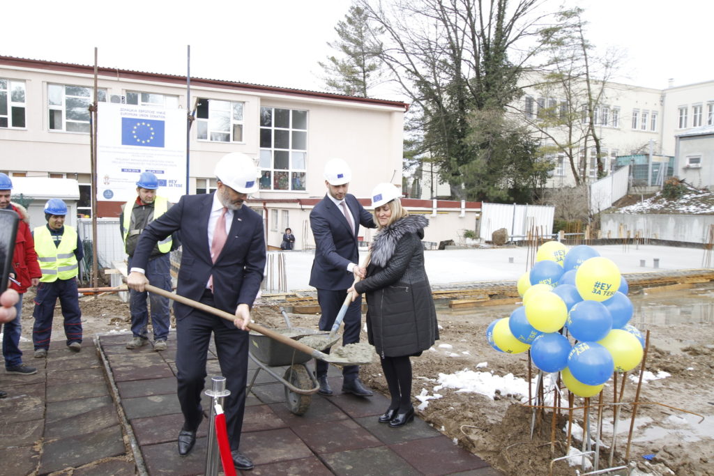 Ministar Vanja Udovičić otvorio radove na izgradnji fiskulturne sale u školi Anton Skala 3 - Jadran doo Beograd