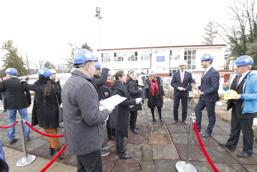 Ministar Vanja Udovičić otvorio radove na izgradnji fiskulturne sale u školi Anton Skala 4 - Jadran doo Beograd